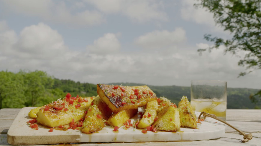 Grilled pineapple with rum